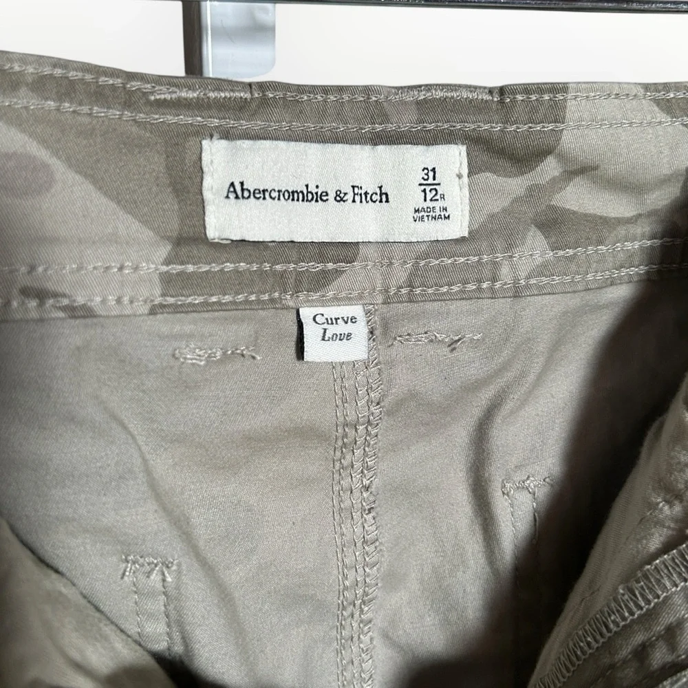 Abercrombie & Fitch Curve Love Women’s Camo Cargo Carpenter Pants Size 31 / 12R - Picture 6 of 10